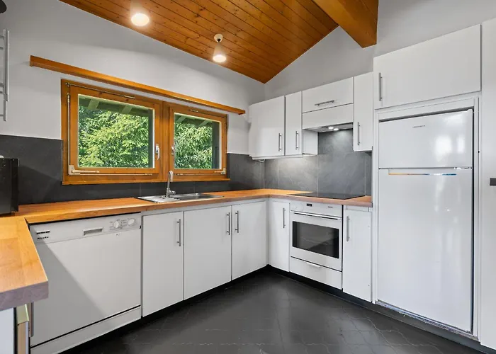 Valdemosa - View - By Cosyhome Chalet Anzere